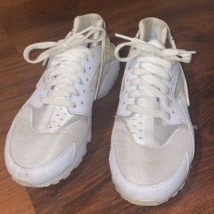 White hurraches. Size 7 Youth.